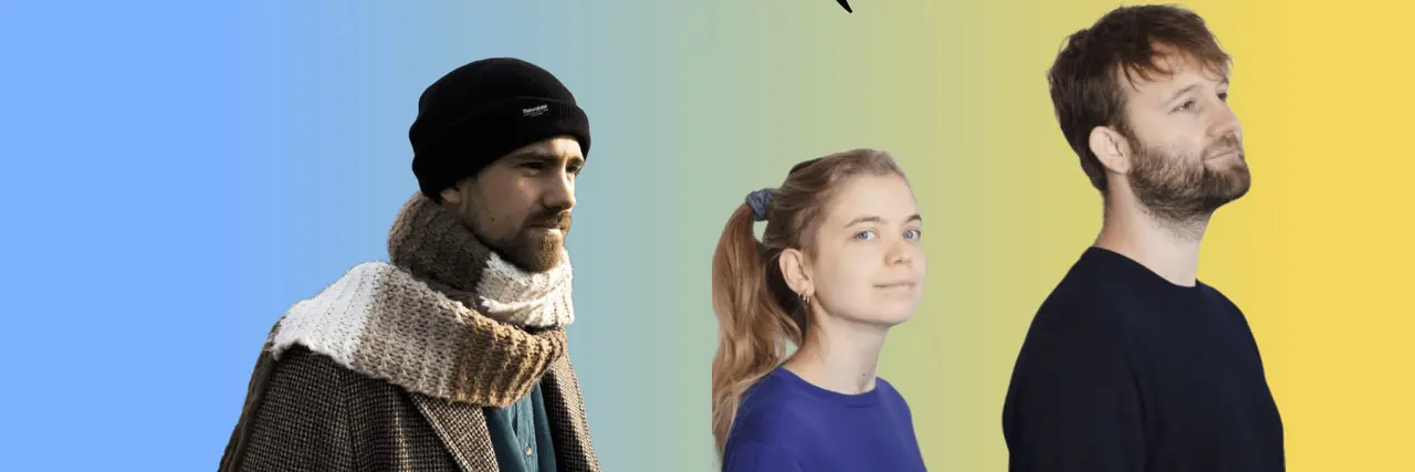 von links: Kit Downes: schwarze Mütze, braun-weißer Wollschal, Karo-Jacket, Vollbart; Heloise Werner: blauer Pulli, Pferdeschwarz; Colin Alexander: schwarzer Pulli, Vollbart; alle drei Kopf und Schultern im Profil vor einem blau-gelbem Hintergrund 