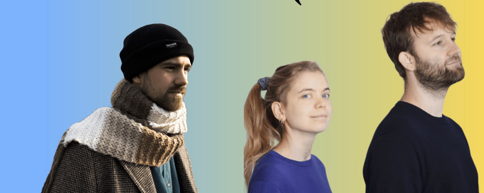 von links: Kit Downes: schwarze Mütze, braun-weißer Wollschal, Karo-Jacket, Vollbart; Heloise Werner: blauer Pulli, Pferdeschwarz; Colin Alexander: schwarzer Pulli, Vollbart; alle drei Kopf und Schultern im Profil vor einem blau-gelbem Hintergrund 