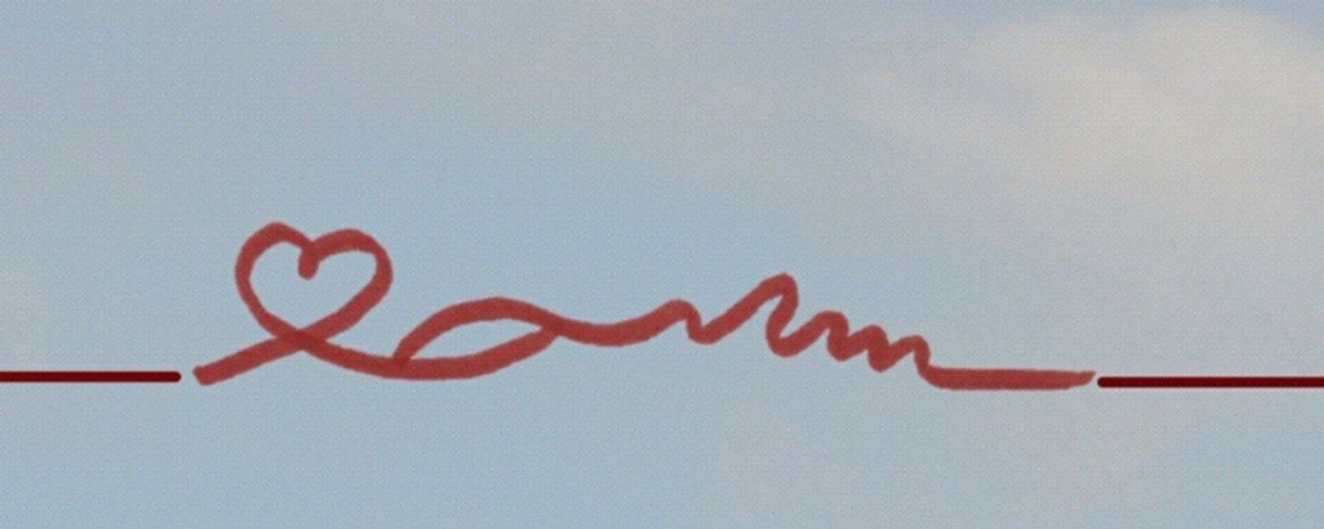 rote, geschwungene Linie, aus der sich ein Herz ergibt, vor Himmel